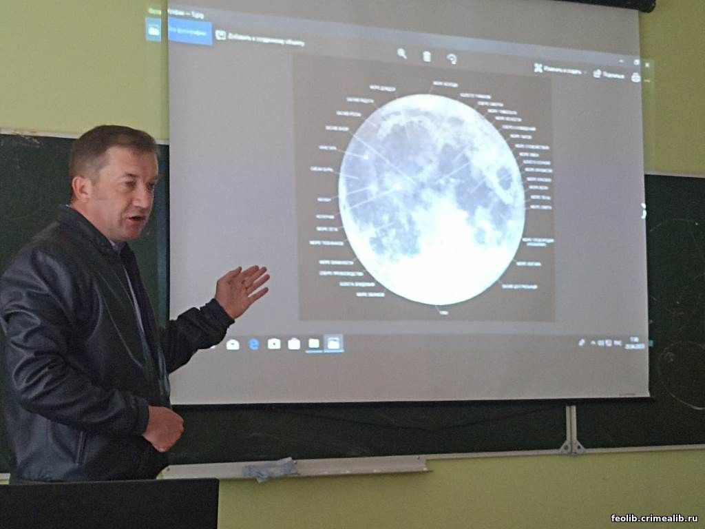 Колобов веде майстер-клас з астрономії